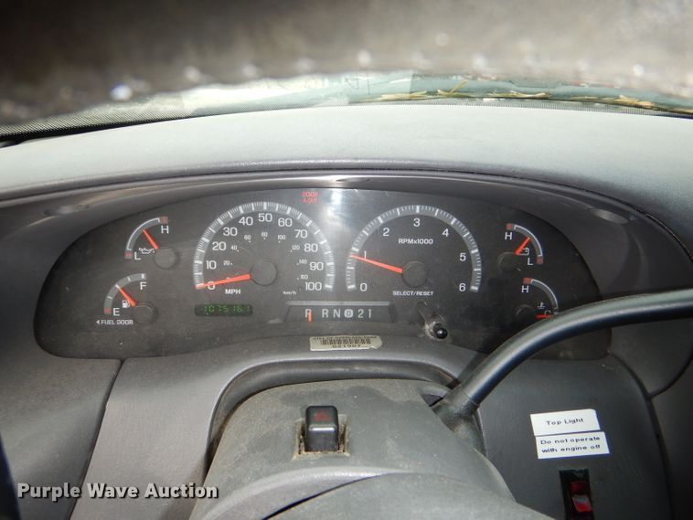 image for item DI2704 2001 Ford F150 XLT SuperCab pickup truck