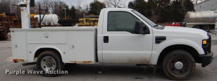 image for item DI2709 2008 Ford F250 Super Duty XL utility bed pickup truck