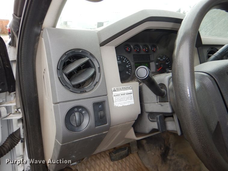 image for item DI2709 2008 Ford F250 Super Duty XL utility bed pickup truck