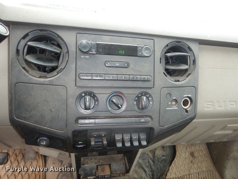 image for item DI2709 2008 Ford F250 Super Duty XL utility bed pickup truck