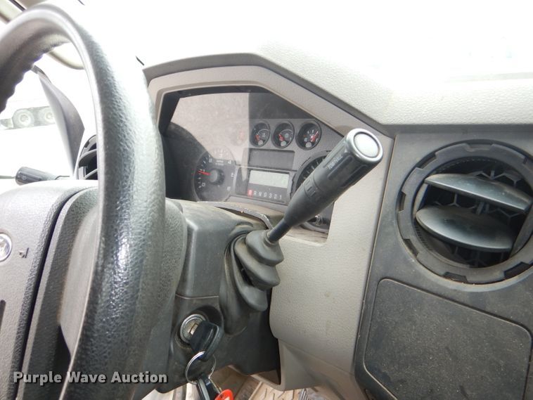 image for item DI2709 2008 Ford F250 Super Duty XL utility bed pickup truck