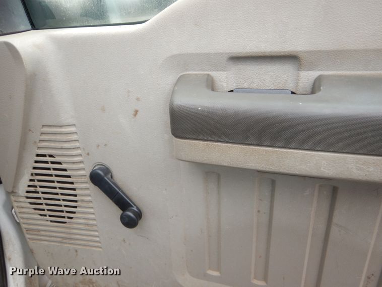 image for item DI2709 2008 Ford F250 Super Duty XL utility bed pickup truck