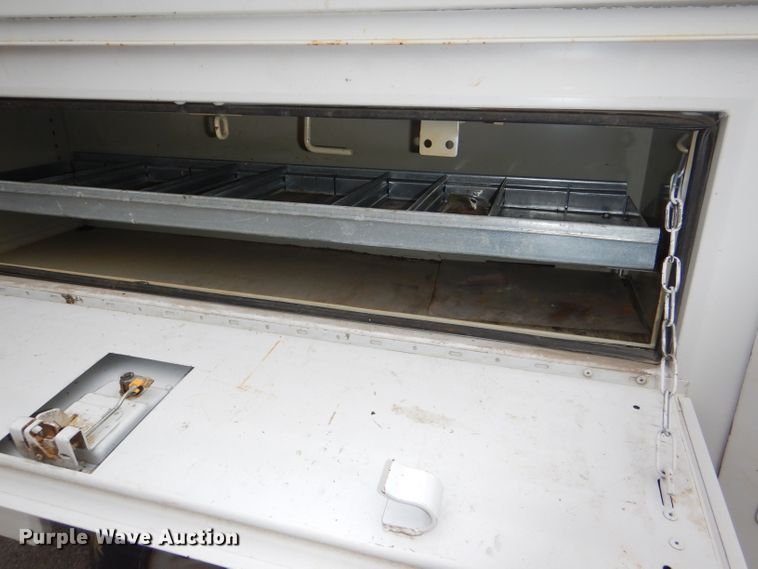 image for item DI2709 2008 Ford F250 Super Duty XL utility bed pickup truck