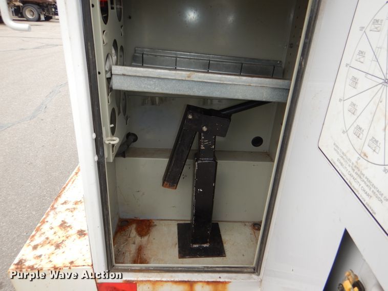 image for item DI2709 2008 Ford F250 Super Duty XL utility bed pickup truck