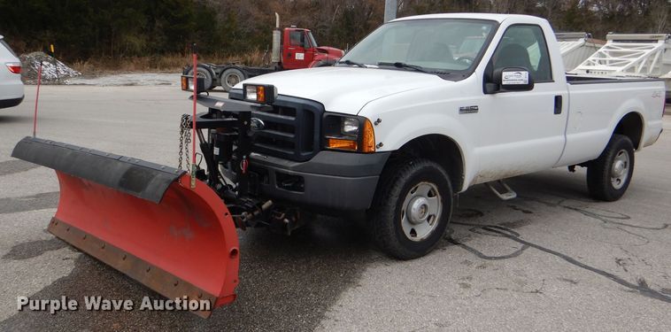 image for item DI2710 2007 Ford F250 Super Duty XL pickup truck