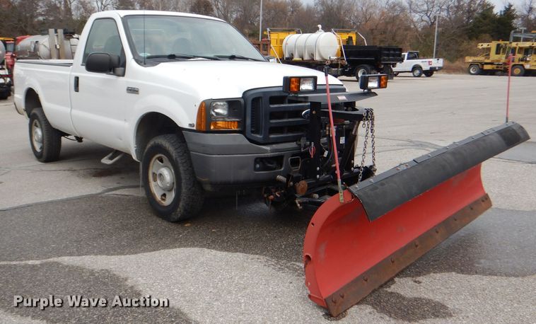 image for item DI2710 2007 Ford F250 Super Duty XL pickup truck