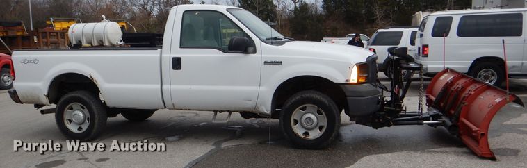 image for item DI2710 2007 Ford F250 Super Duty XL pickup truck