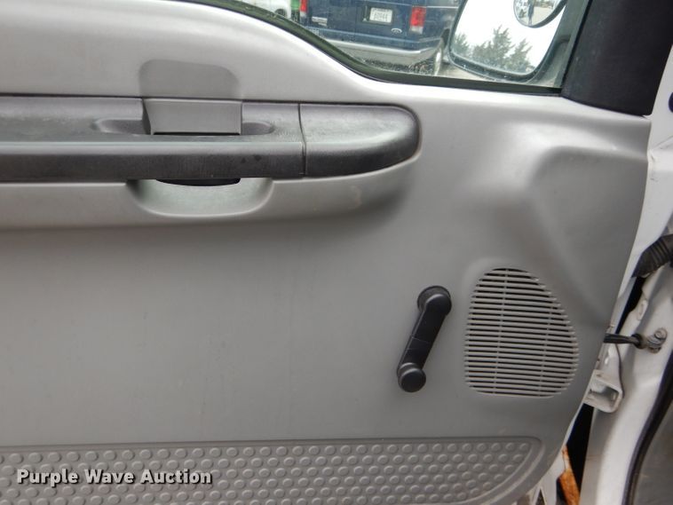 image for item DI2710 2007 Ford F250 Super Duty XL pickup truck