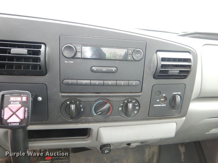 image for item DI2710 2007 Ford F250 Super Duty XL pickup truck