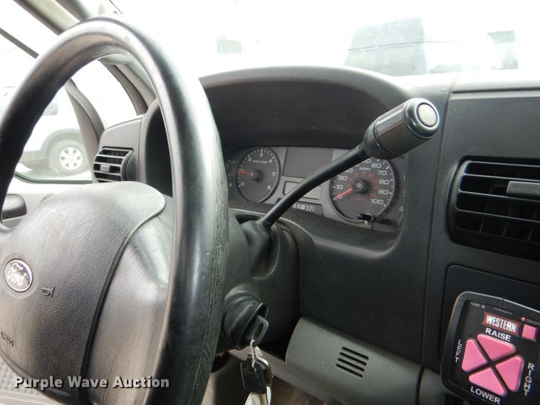 image for item DI2710 2007 Ford F250 Super Duty XL pickup truck