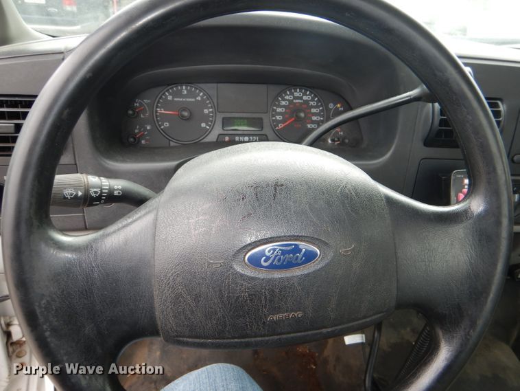 image for item DI2710 2007 Ford F250 Super Duty XL pickup truck