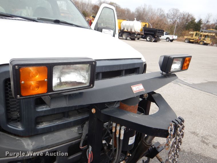 image for item DI2710 2007 Ford F250 Super Duty XL pickup truck