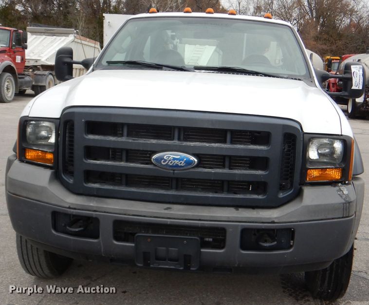 image for item DI2717 2006 Ford F550 Super Duty XL utility truck with crane
