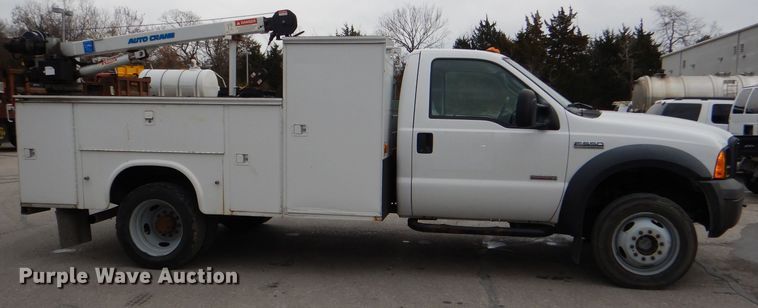 image for item DI2717 2006 Ford F550 Super Duty XL utility truck with crane