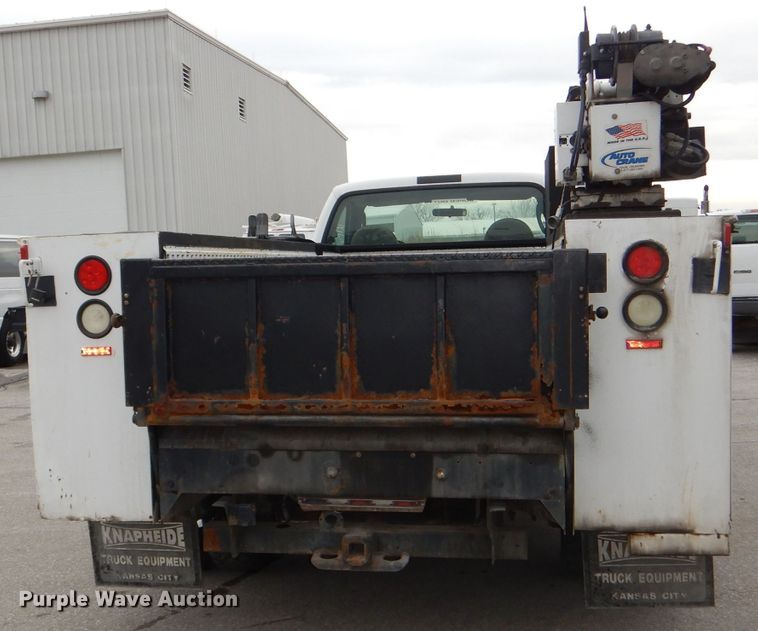 image for item DI2717 2006 Ford F550 Super Duty XL utility truck with crane