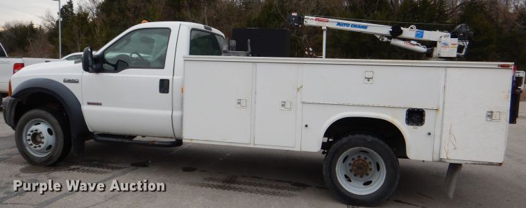 image for item DI2717 2006 Ford F550 Super Duty XL utility truck with crane