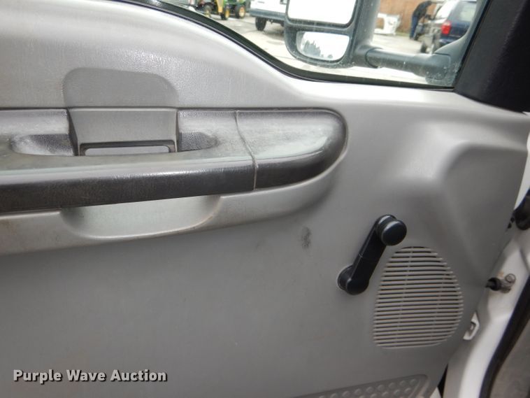 image for item DI2717 2006 Ford F550 Super Duty XL utility truck with crane