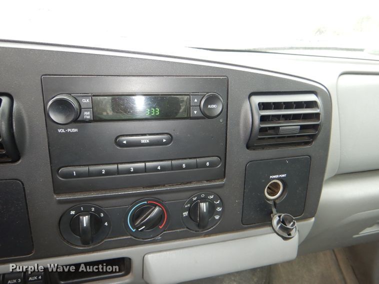 image for item DI2717 2006 Ford F550 Super Duty XL utility truck with crane