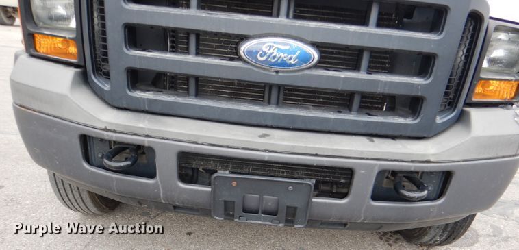 image for item DI2717 2006 Ford F550 Super Duty XL utility truck with crane