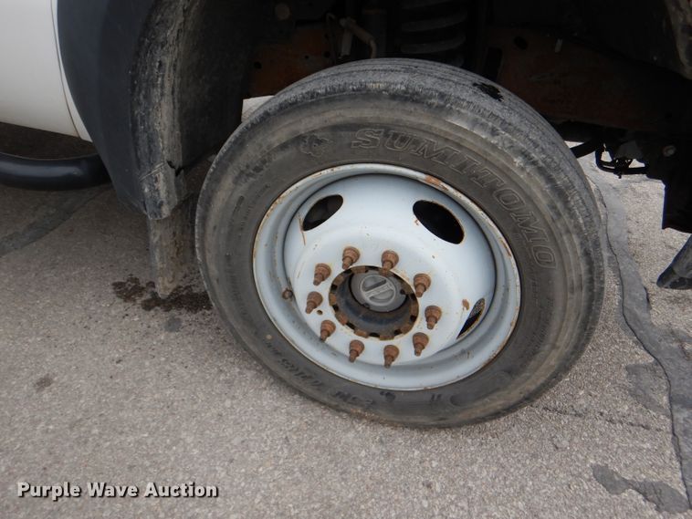 image for item DI2717 2006 Ford F550 Super Duty XL utility truck with crane