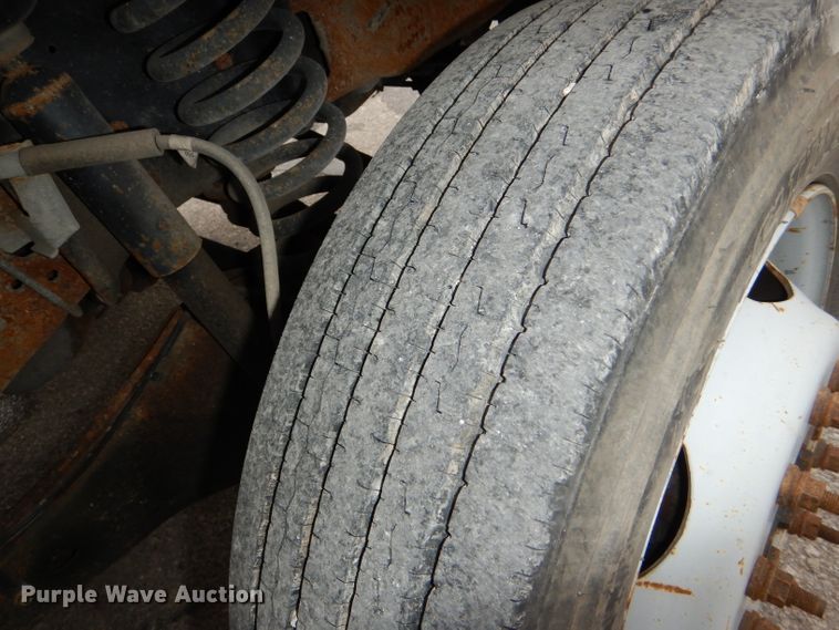 image for item DI2717 2006 Ford F550 Super Duty XL utility truck with crane