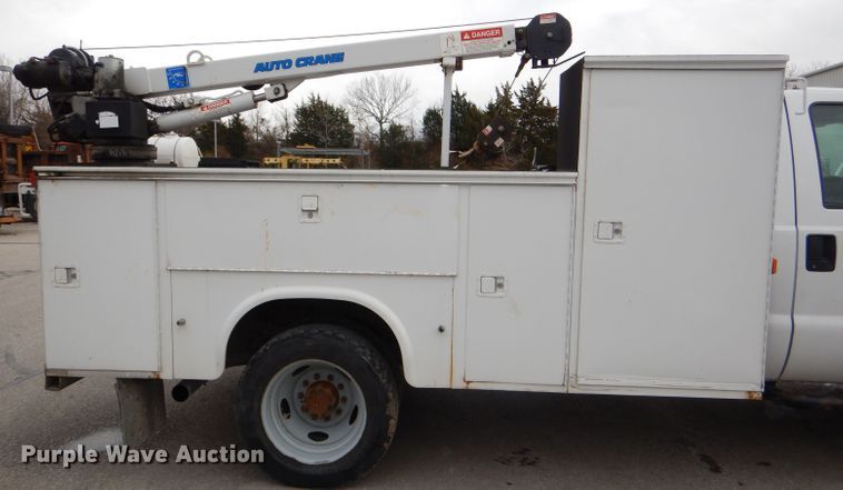 image for item DI2717 2006 Ford F550 Super Duty XL utility truck with crane