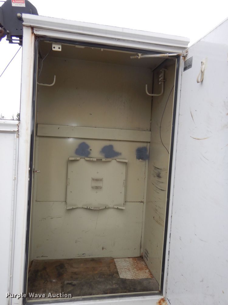 image for item DI2717 2006 Ford F550 Super Duty XL utility truck with crane