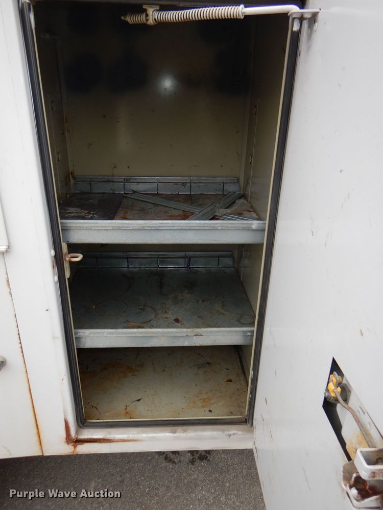 image for item DI2717 2006 Ford F550 Super Duty XL utility truck with crane