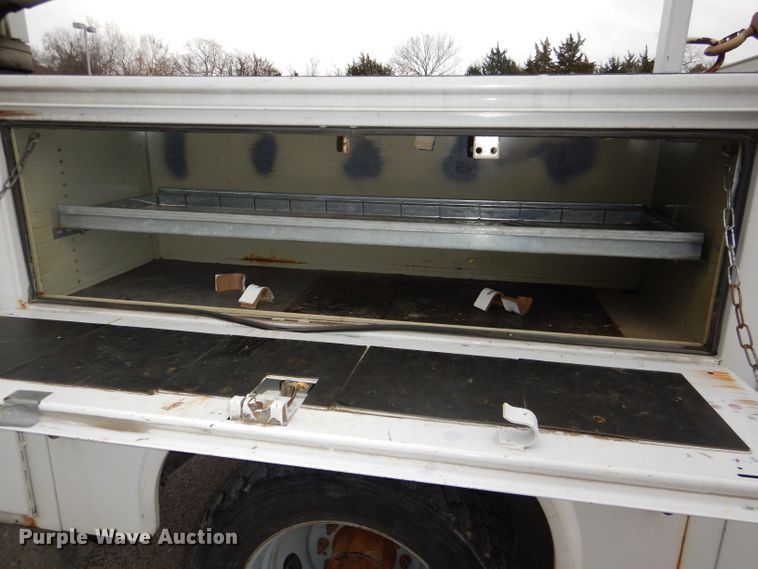 image for item DI2717 2006 Ford F550 Super Duty XL utility truck with crane