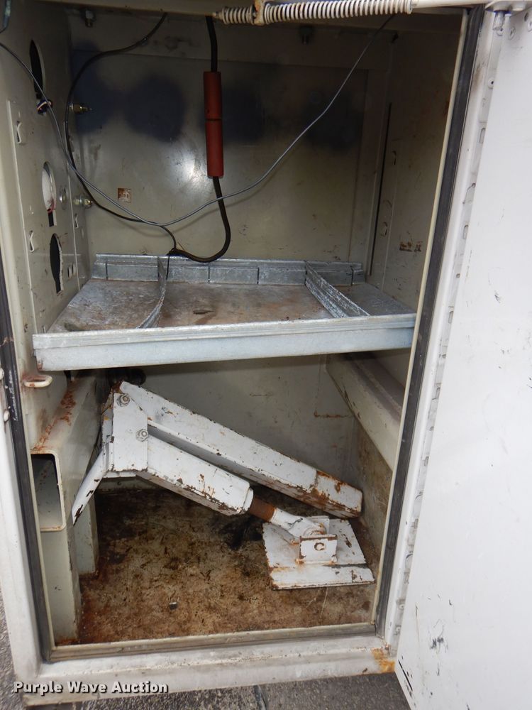 image for item DI2717 2006 Ford F550 Super Duty XL utility truck with crane