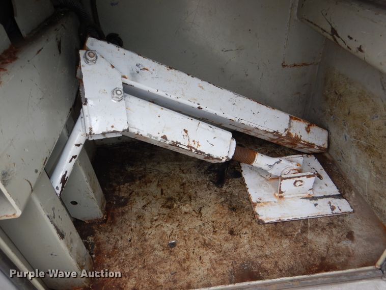 image for item DI2717 2006 Ford F550 Super Duty XL utility truck with crane