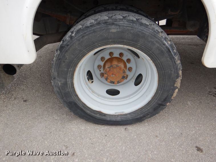 image for item DI2717 2006 Ford F550 Super Duty XL utility truck with crane