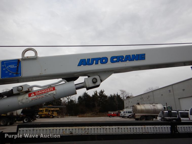 image for item DI2717 2006 Ford F550 Super Duty XL utility truck with crane