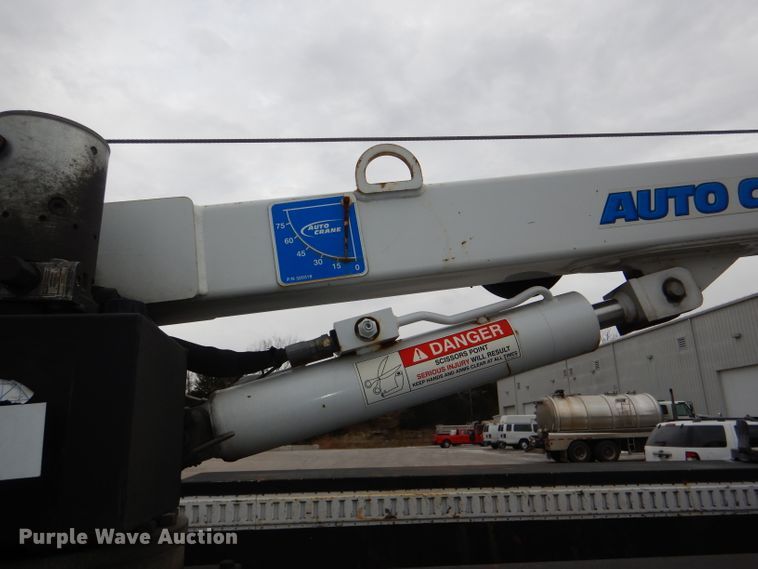 image for item DI2717 2006 Ford F550 Super Duty XL utility truck with crane