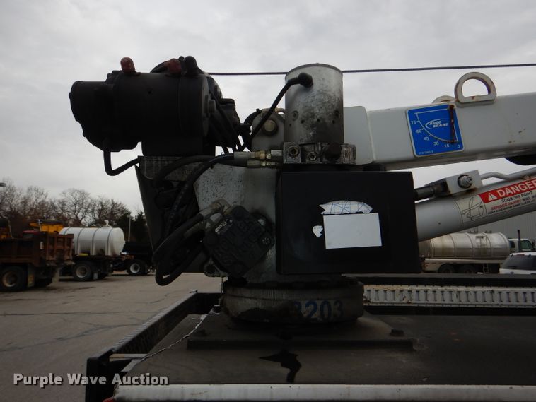 image for item DI2717 2006 Ford F550 Super Duty XL utility truck with crane