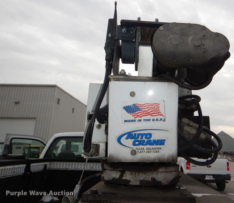 image for item DI2717 2006 Ford F550 Super Duty XL utility truck with crane