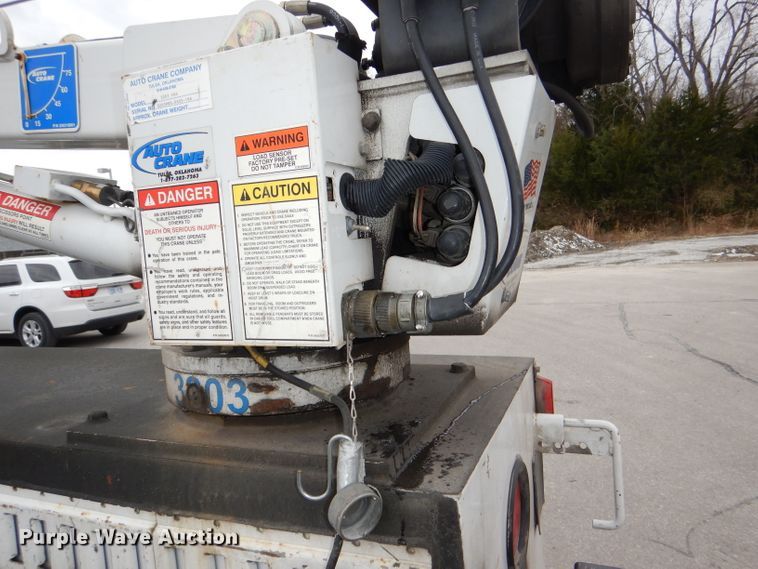 image for item DI2717 2006 Ford F550 Super Duty XL utility truck with crane