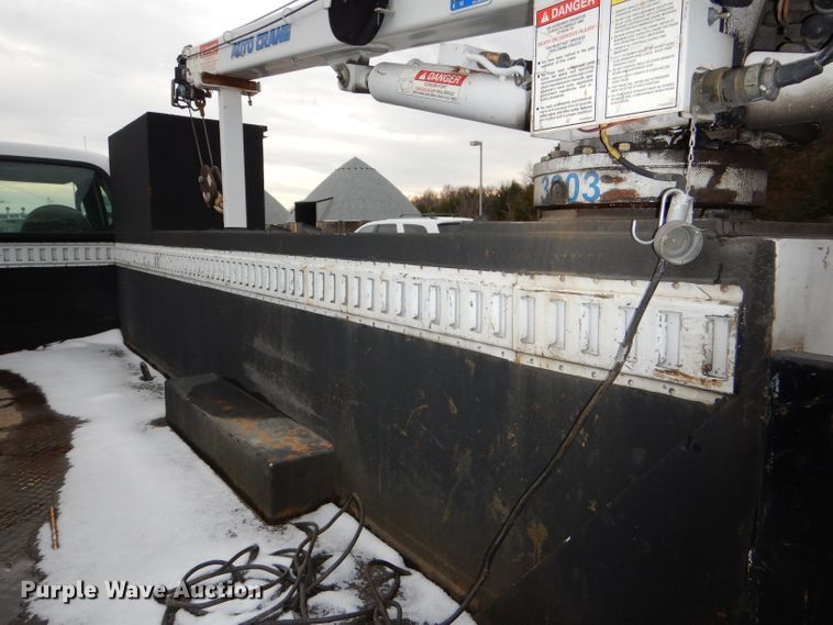 image for item DI2717 2006 Ford F550 Super Duty XL utility truck with crane