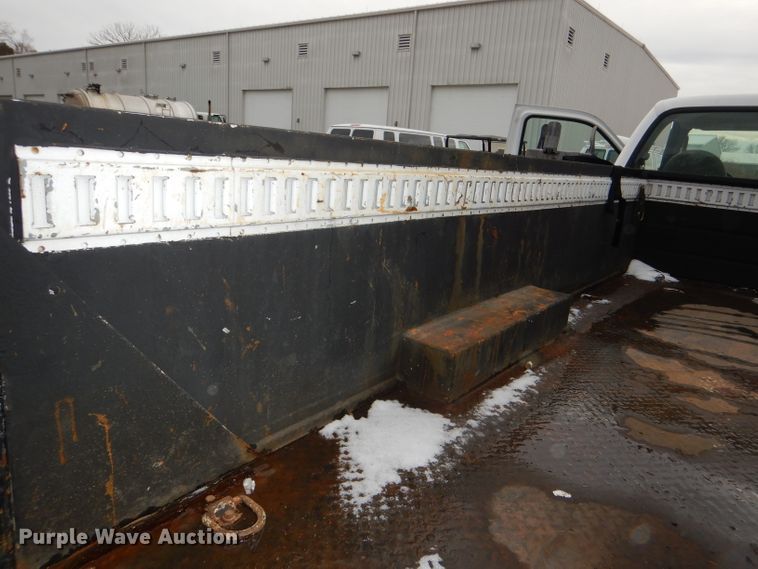 image for item DI2717 2006 Ford F550 Super Duty XL utility truck with crane