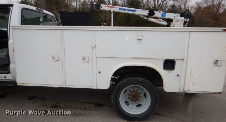 image for item DI2717 2006 Ford F550 Super Duty XL utility truck with crane