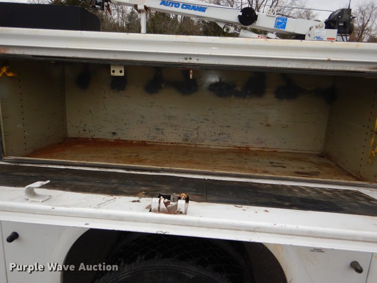 image for item DI2717 2006 Ford F550 Super Duty XL utility truck with crane