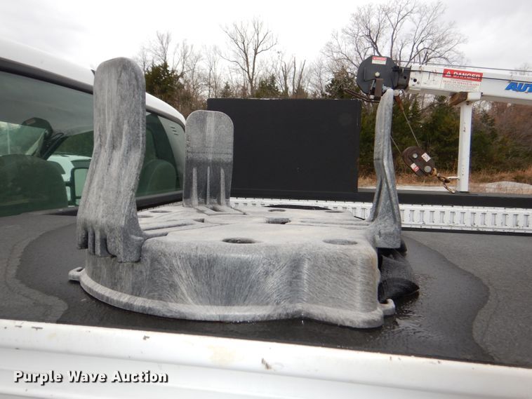 image for item DI2717 2006 Ford F550 Super Duty XL utility truck with crane