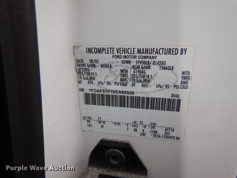 image for item DI2717 2006 Ford F550 Super Duty XL utility truck with crane