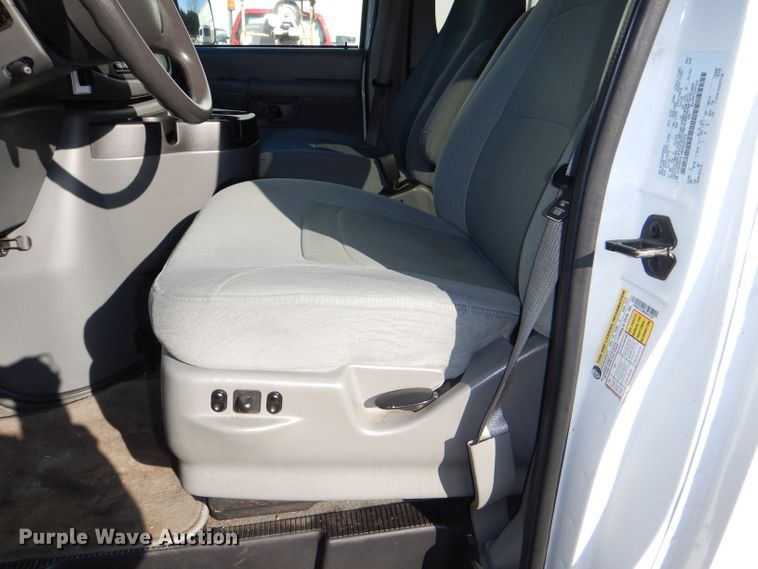 image for item DI2721 2008 Ford E350 Super Duty XLT van