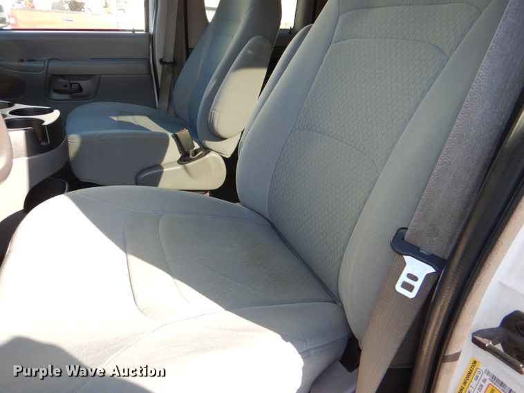 image for item DI2721 2008 Ford E350 Super Duty XLT van