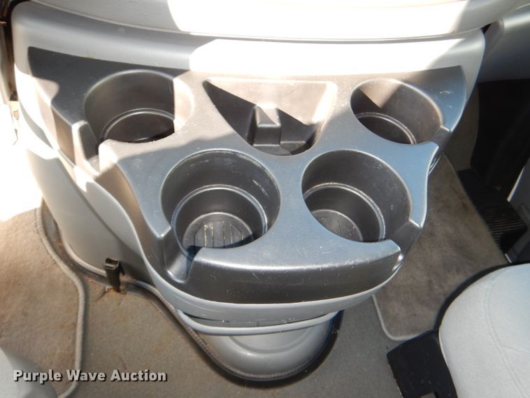 image for item DI2721 2008 Ford E350 Super Duty XLT van