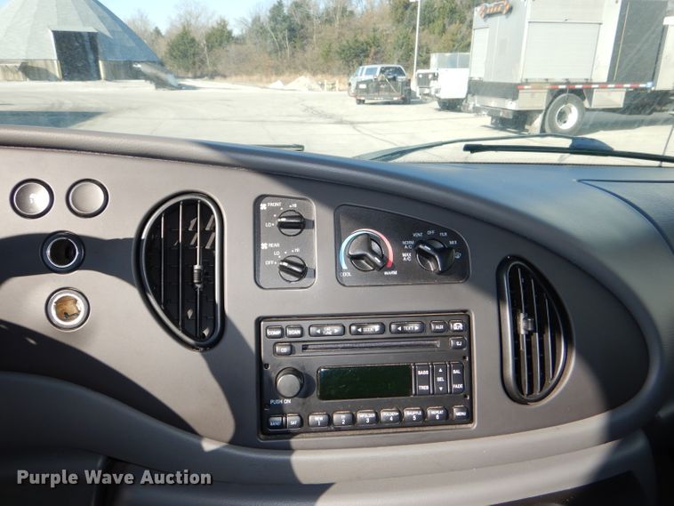 image for item DI2721 2008 Ford E350 Super Duty XLT van