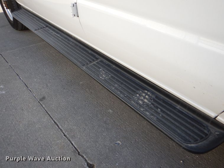 image for item DI2721 2008 Ford E350 Super Duty XLT van