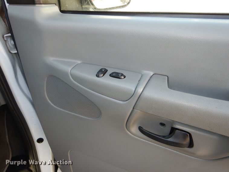 image for item DI2721 2008 Ford E350 Super Duty XLT van