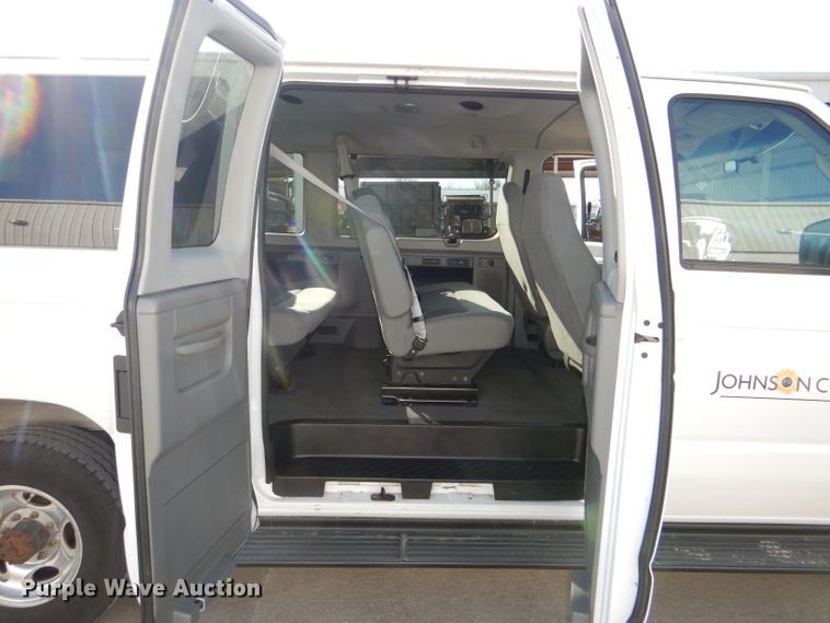 image for item DI2721 2008 Ford E350 Super Duty XLT van